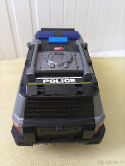 Policeiní auto. - 2