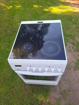 Elektrický sporák Bosch na 220.v - 2