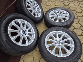Pěkná letní sada Ford MONDEO MK5 16" 5x108 pneu 215/60/16 - 2