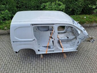 Výřez karoserie Peugeot Rifter Citroen Berlingo K9 - 2