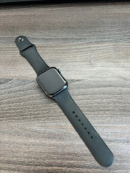 Apple Watch Series 6 44mm, Space Gray + řemínky zdarma - 2