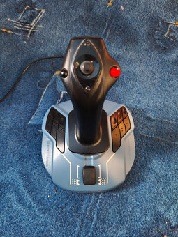 Honecomb bravo throttle quadrant + Thrustmaster sidestick - 2