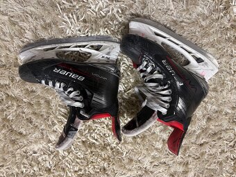 Brusle BAUER VAPOR X4 /stélka 25cm/ vel. 5 - 2