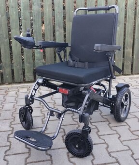 Skládací elektrický invalidní vozík. - 2