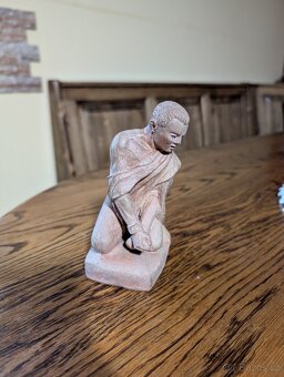 Hliněná soška - 2