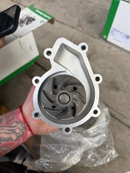 Vodní pumpa mercedes - 2
