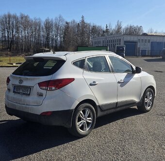 Hyundai ix35, čti popisek - 2