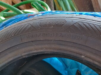 225/50 R17 - 2