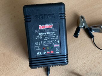 Moto nabíječka baterií 6/12V 500mAh - 2