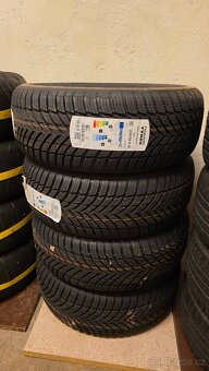 Prodám 4ks pneu Nokian 235/55 R18 104 V XL zimní - 2