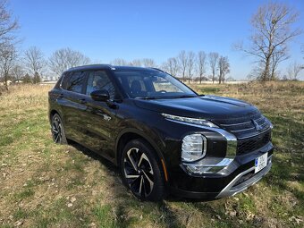 Nejnovejsi moddl Mitsubishi Outlander 2.4 Hybrid - 2