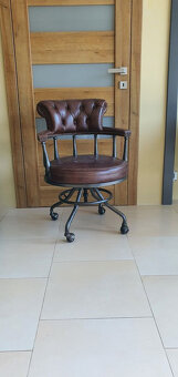 retro otočné křeslo ve stylu Chesterfield - 2