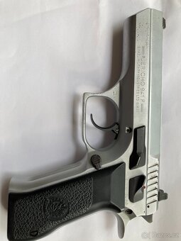 samonabíjecí pistole JERICHO 9mm - 2