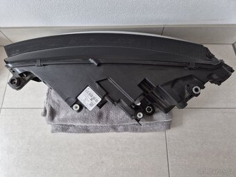 Pravý přední světlomet Škoda Octavia IV - 2
