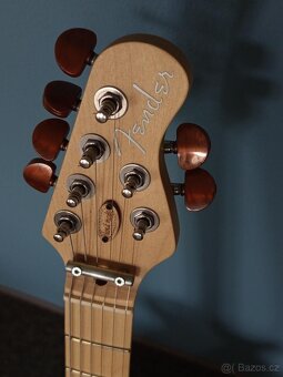 Elektrická kytara s logem Fender - 2