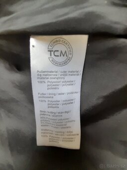 Dámská černá prošívaná bunda s kapucí Tchibo - 2