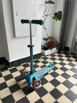 Dětská koloběžka Mini Micro Deluxe (od 2-6 let). - 2