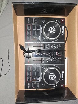 NUMARK Party Mix DJ Controller - 2