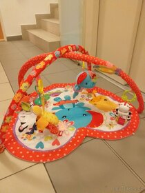 Hrací podložka s hrazdičkou ve tvaru srdíčka - 2