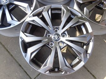 Toyota RAV4 lita kola R18 - 2