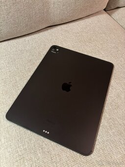 iPad Pro 13" (2024, M4) Cellular, 256 GB + Logitech Combo T - 2