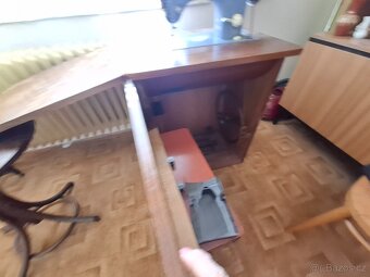 Šicí stroj - 2
