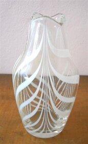 Váza s dekorem bílých vláken, návrh Milan Metelák - 2