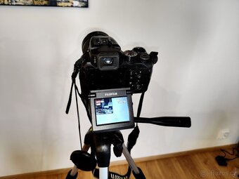 Prodám FUJIFILM FinePix S100FS + 2x baterie - 2