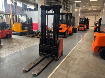 Elektrický ručně vedený vysokozdvižný vozík EP 1600kg, 4,5m - 2