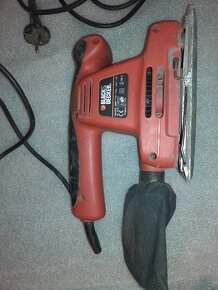 Vibrační bruska Black Decker KA197E 220W - 2
