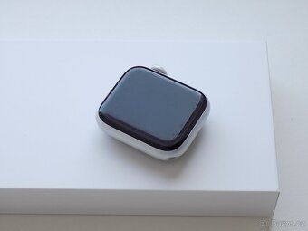 Apple Watch Series 6 40mm Stříbrné - KOMPLETNÍ BALENÍ - 2
