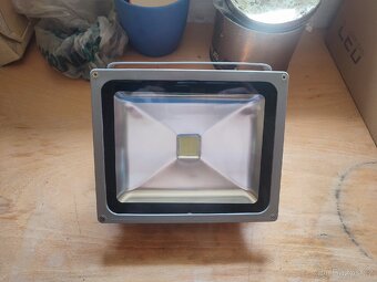 Dvakrát LED reflektor - 2