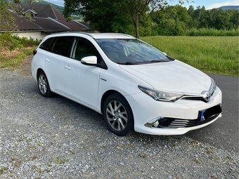 Toyota Auris 1.8i HYBRID, model 2019, naj.94xxx km - 2