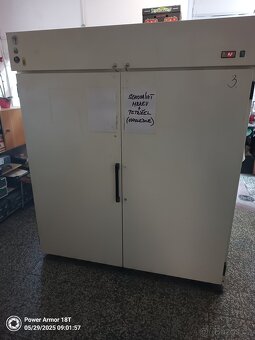 Veliká dvoudveřová profi lednice - 2