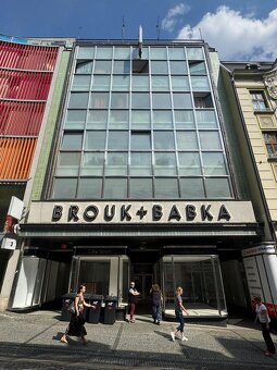 Pronájem obchodních prostor – 829,99 m² - 2
