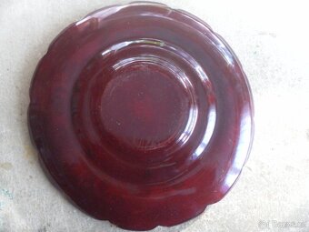 Starý malovaný, skleněný talíř. - 2