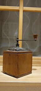 Mlýnek na kávu. - 2