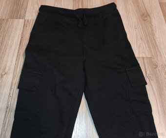 Dětské černé tepláky s kapsami Sinsay - vel. 140 - 2