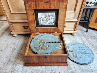 Starožitný hrací stroj Polyphon, 1895 - 2