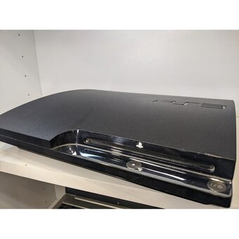 Bundle Sony Playstation 3 Slim +hry - 2