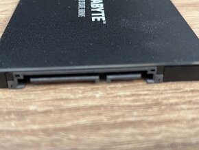 Nevyužívaný a rychlý SSD 250 GB GIGABYTE GP-GSTFS31256GTND : - 2