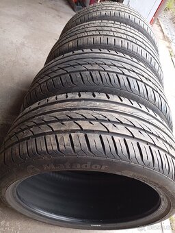 225/40 R18 - 2