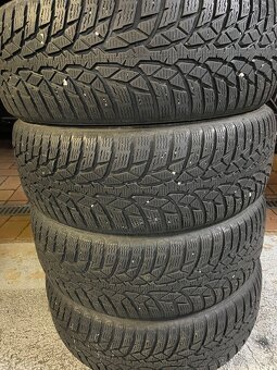 4xZimní pneu Nokian WRD4 215/60 R17 96H - 2