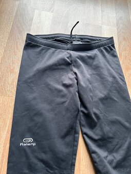 Sportovní chlapecké legíny zateplené, 140.-152 Decathlon - 2