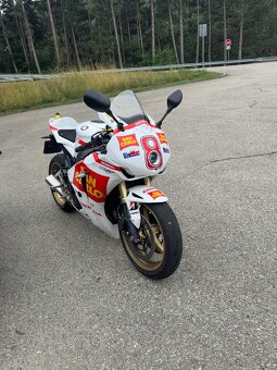 Honda Cbr 1000rr Fireblade - 2