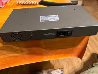 Hikvision PoE switch PSE1008G (8+2) - 2