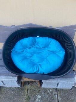 Plastový pelech pro psy + matrace - 2