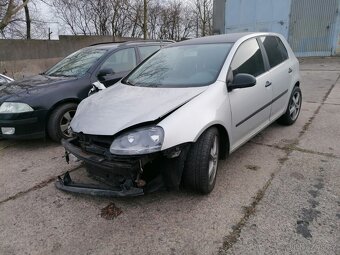 VW GOLF V. 1.6 - DÍLY Z VOZU - 2