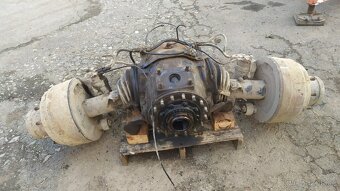 První zadní náprava na Tatra 815 S3 T2 - 2