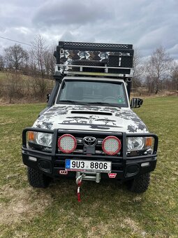 Toyota Land Cruiser Hzj 79 V8 - 2